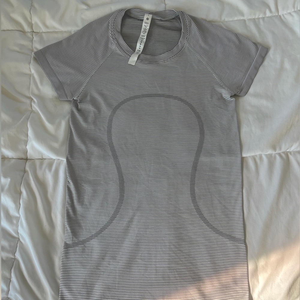 Lululemon Swiftly Short Sleeve 2.0 Tempo Stripe White/Black Size 4